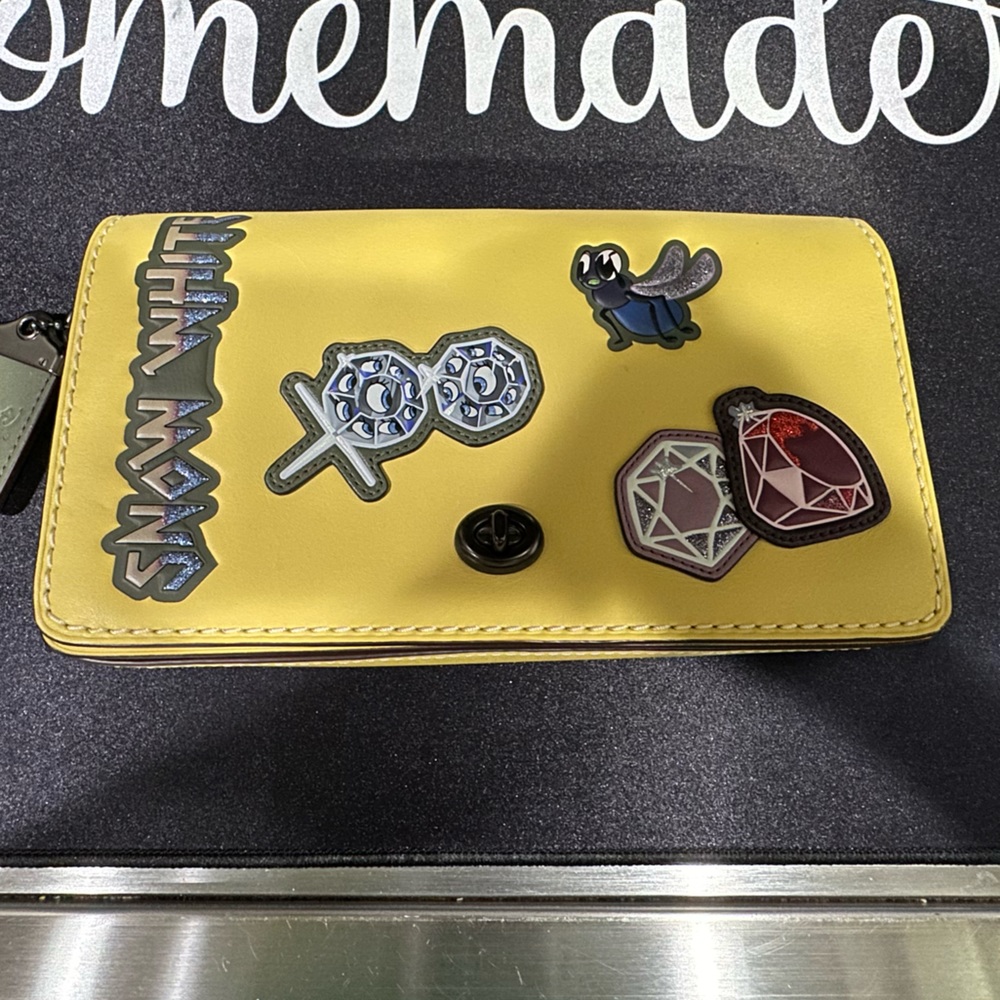 Disney X Coach A Dark Fairytale Dinky patches crossbody Snow White Bag. Yellow.